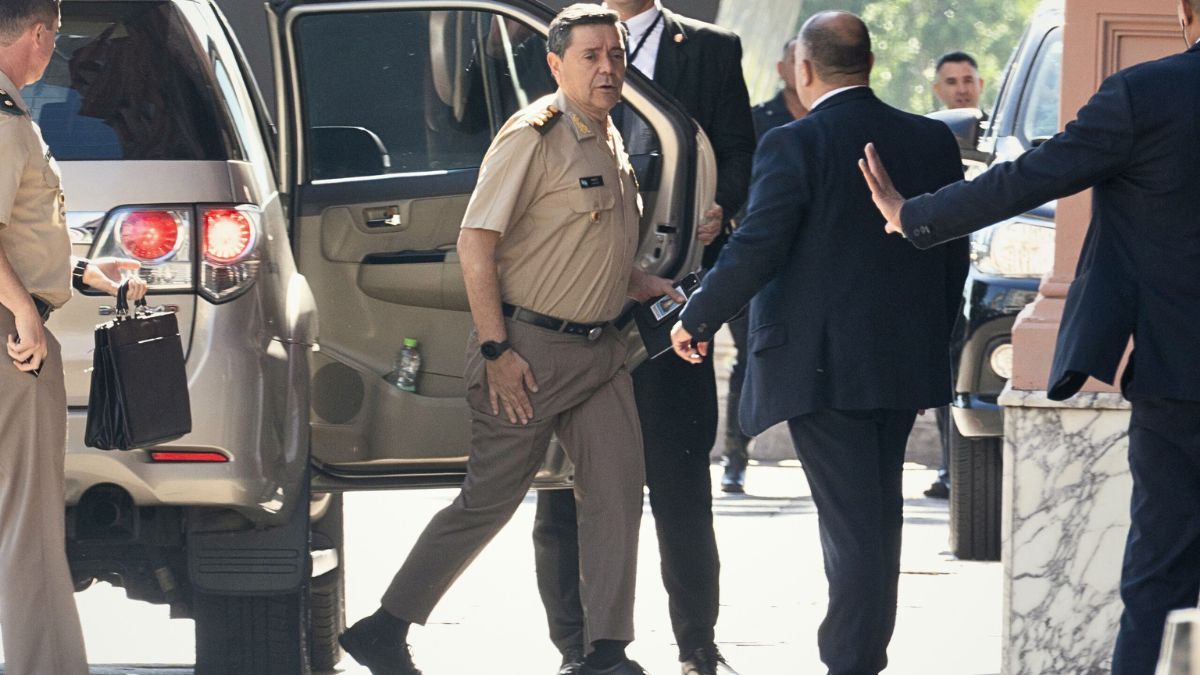 El designado ministro de Defensa, Carlos Presti llega a Casa Rosada.