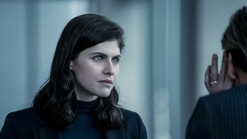 Está en Prime Video, tiene 8 episodios y es una serie basada en una trilogía famosa