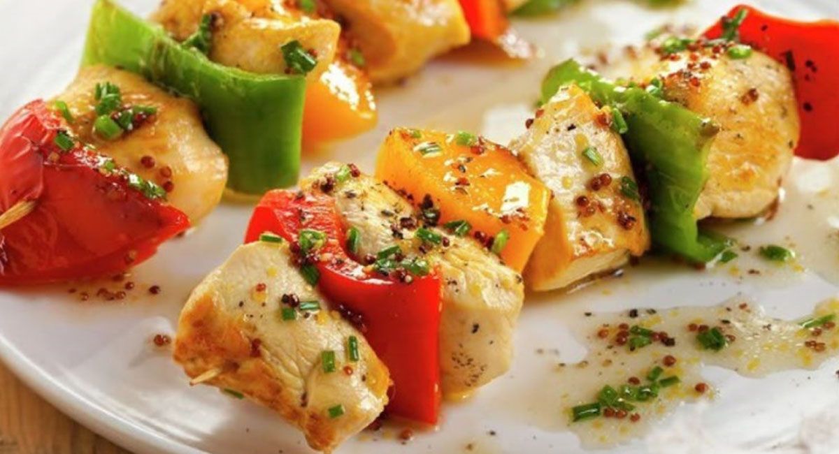 La cocina oriental ofrece muchas variantes que le dan sobriedad al menú: brochetas de pollo japonesas, la receta ideal para disfrutar en familia La cocina oriental ofrece muchas variantes que le dan sobriedad al menú: brochetas de pollo japonesas, la receta ideal para disfrutar en familia