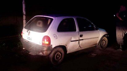 En el interior del auto la pareja estaba teniendo sexo cuando fue sorprendida por varios sujetos que asesinaron al joven a balazos