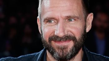 Ralph Fiennes brilla actuando en esta película ganadora de 2 Premios Oscar