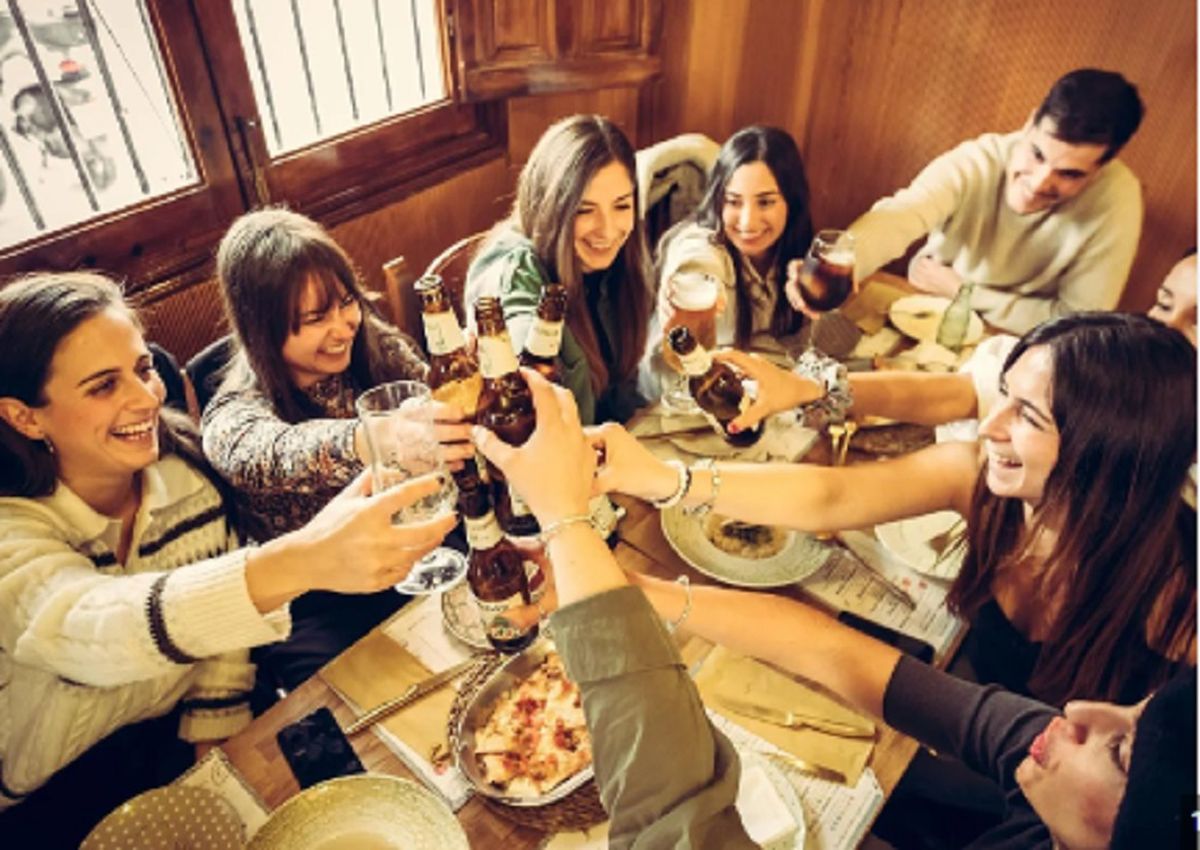 Recuerda tamibén visitar a tus amigos en esta época. Recuerda tamibén visitar a tus amigos en esta época.