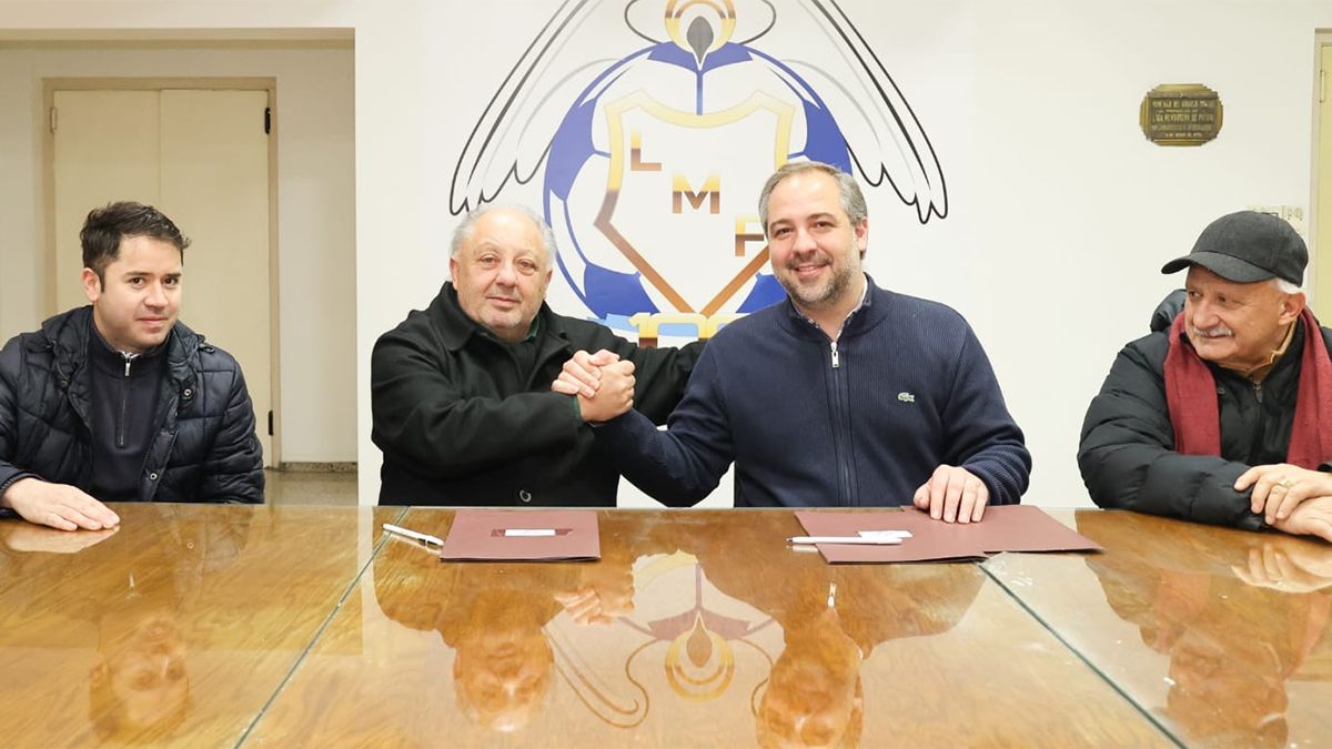 Matías Stevanato renovó el convenio que exime del pago de planillas a las inferiores de los clubes de Maipú en los torneos de Liga Mendocina de Fútbol presidida por Omar Sperdutti.