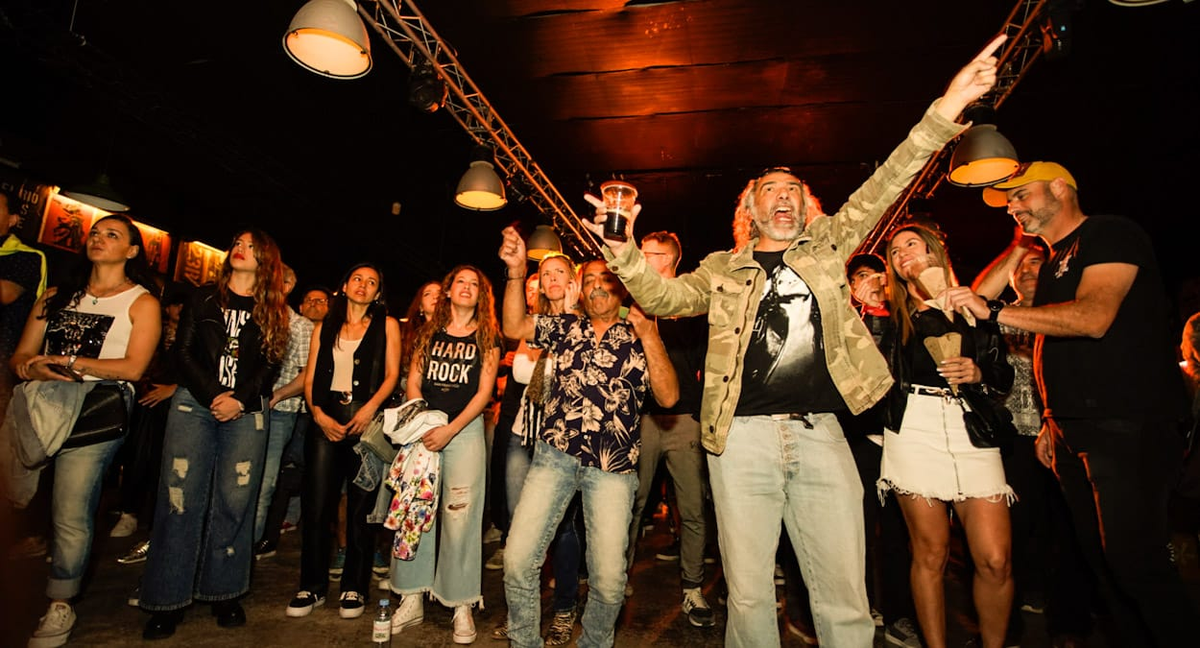 Auditorio a pleno: cientos de oyentes de las radios de Grupo América coparon la Cervecería 23 Ríos en el gran festejo radial.