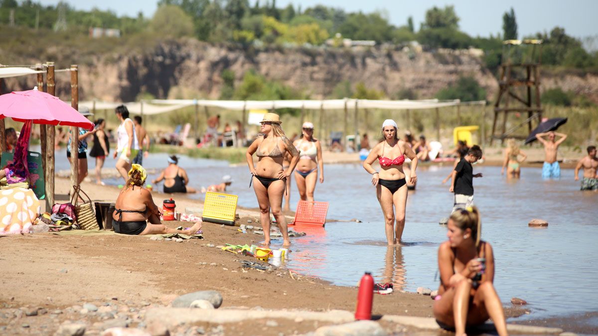 La Playita de Luján se encuentra a unos minutos de la Ciudad de Mendoza y es muy accesible para pasar un día en familia.