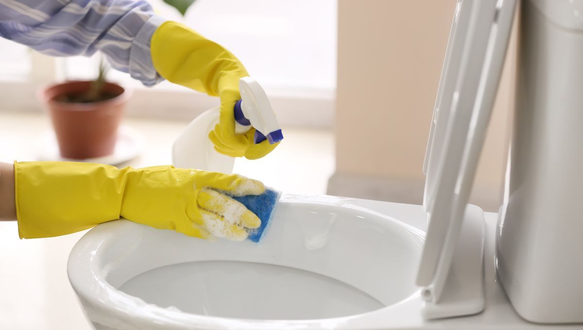 Mezclando estos 3 ingredientes conseguirás un potente limpiador para dejar tu baño impecable y con rico olor
