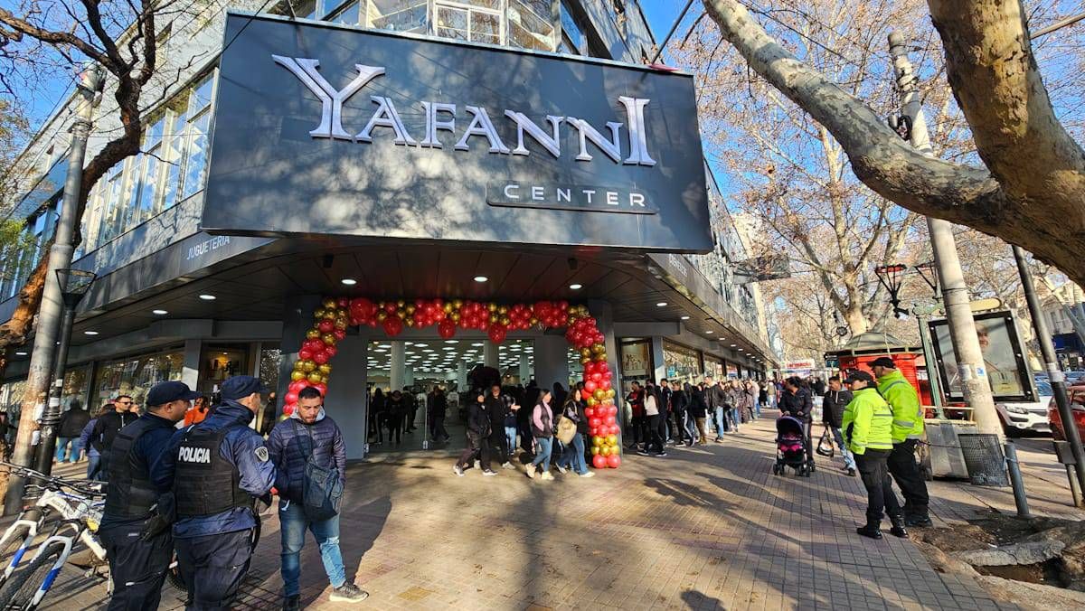 La cadena de bazar de capitales chinos instaló en Mendoza su más grande sucursal. Se llama Yafanni Center y abrió este sábado donde funcionó la ex Balbi.