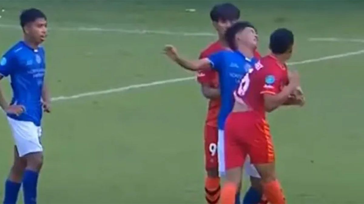El jugador tailandés agredió a un rival y lo echaron del club.