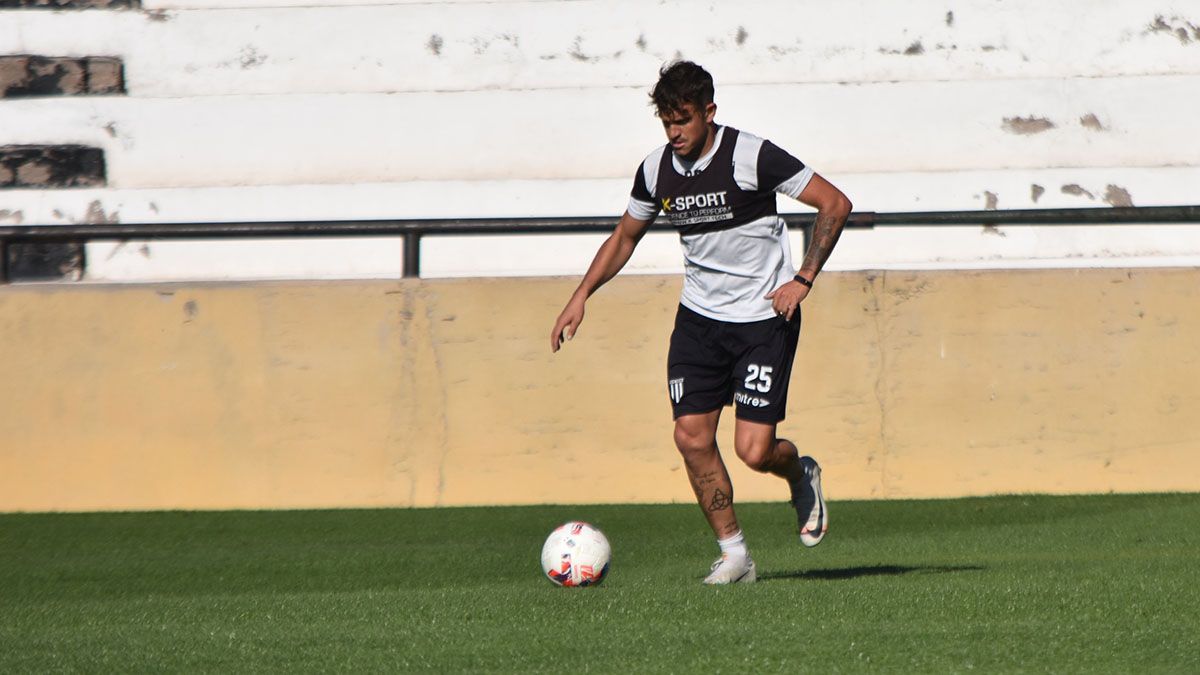 Tomás López, feliz por su gol y triste por la derrota