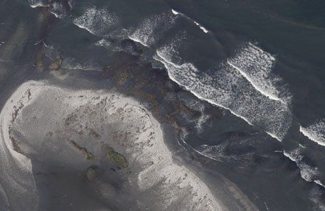 El derrame de petróleo llegó a las islas de la costas de Missisipi y hay alarma