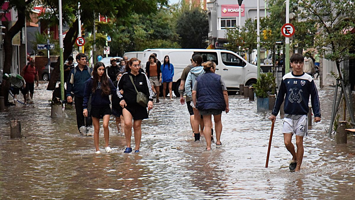 Bahía Blanca quedó devastada luego del temporal que dejó 300 milímetros de agua en pocas horas. Bahía Blanca quedó devastada luego del temporal que dejó 300 milímetros de agua en pocas horas.