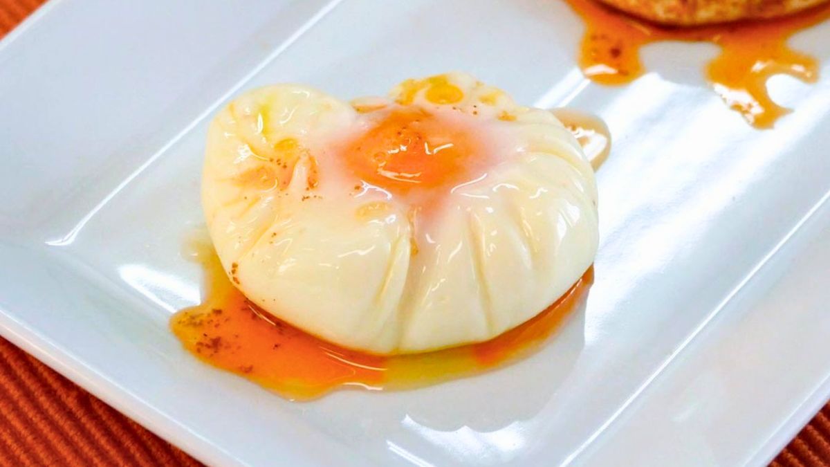 El huevo poché es una de las recetas francesas más cremosas y sabrosas.