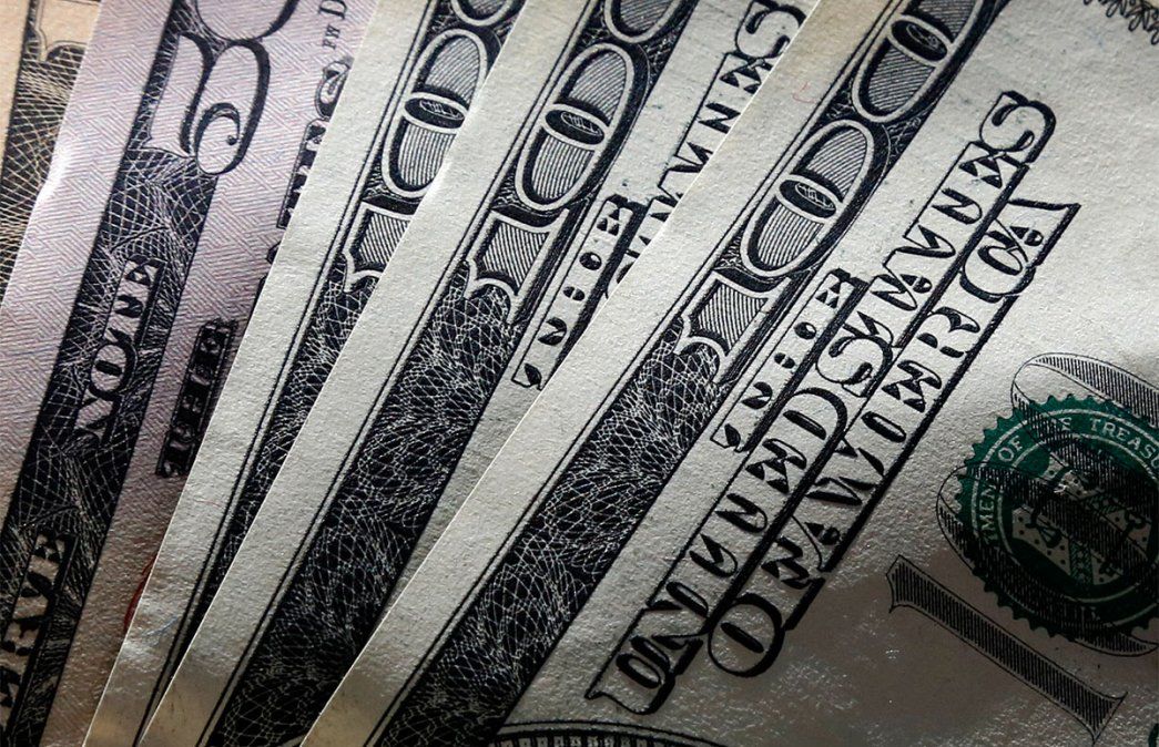 Mientras el dólar blue sigue en alza, los bancos continúan sin vender dólares