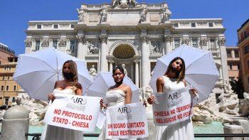 Coronavirus: novias protestaron en Roma por la postergación de las bodas