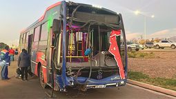 Varios pasajeros quedaron heridos tras el accidente en micro ocurrido en el Acceso Sur, en Godoy Cruz.