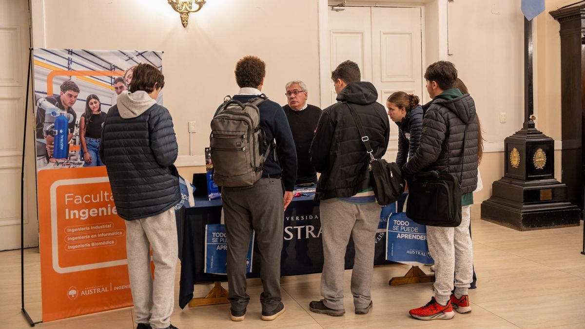 La institución tiene sedes centrales en Rosario y Buenos Aires. La institución tiene sedes centrales en Rosario y Buenos Aires.