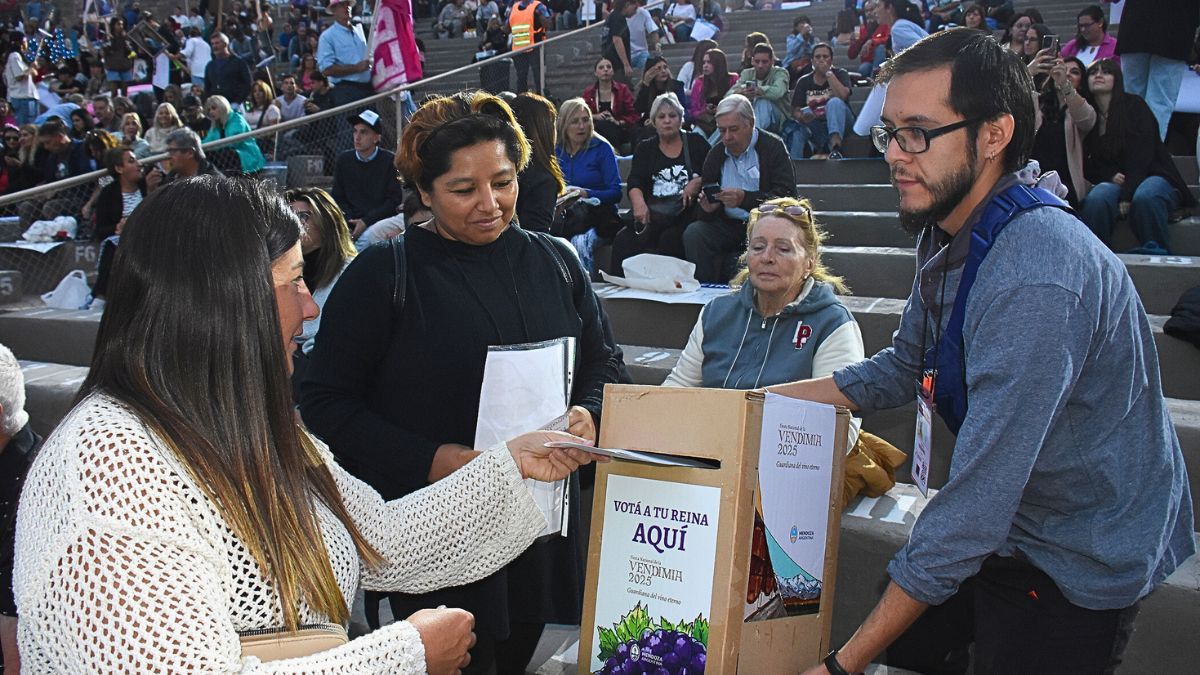 De los 300 votos, 236 se reparten entre los distintos sectores del p&uacute;blico para elegir a la Reina Nacional de la Vendimia.