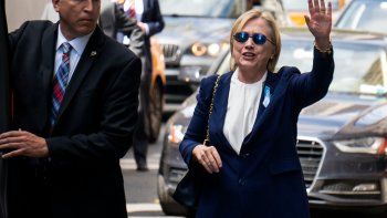 Hillary Clinton tiene neumonía y debe guardar reposo