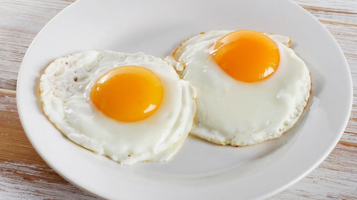 Huevo frito en el microondas: la receta más fácil en solo segundos