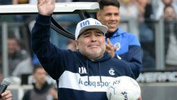 Hubo unidad en el Lobo y a Maradona le gustó la idea