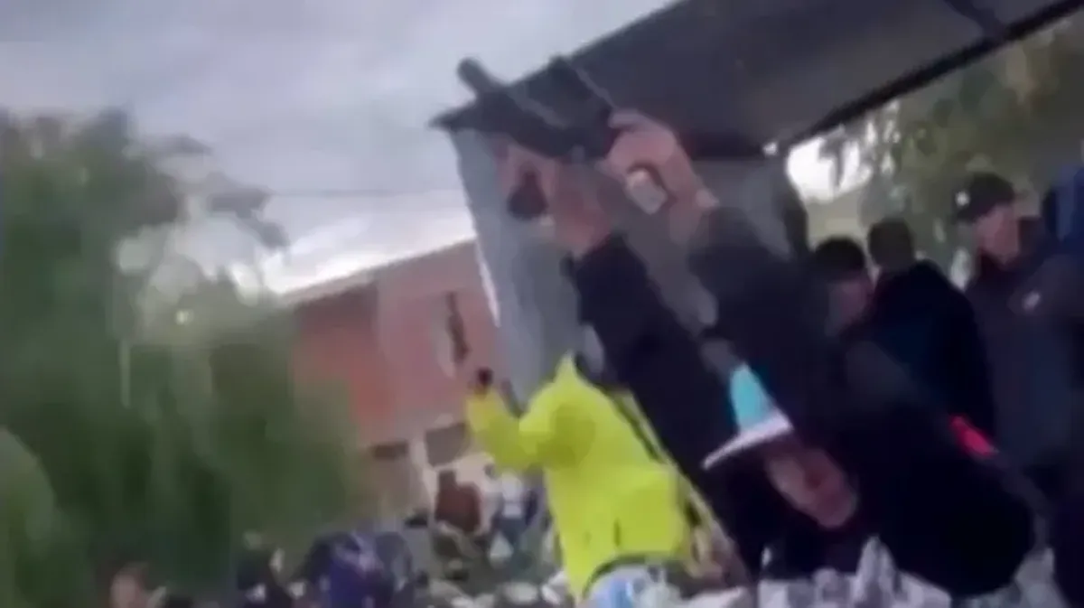 La despedida a este joven asesinado se dio a plena luz del día en Neuquén.