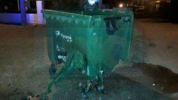 Sigue el incendio de contenedores