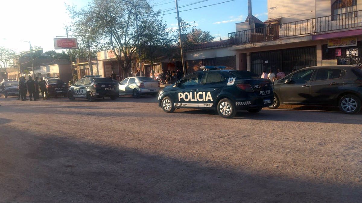 Tres autos fueron secuestrados por falta de documentación y también encontraron una moto denunciada por robo