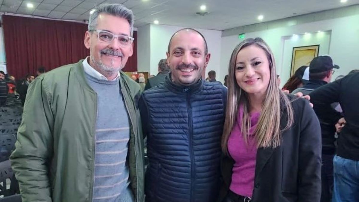 Pablo Rubio (medio), junto a dos libertarios del sur mendocino: Romina Ortigoza y Federico Raffetto. Pablo Rubio (medio), junto a dos libertarios del sur mendocino: Romina Ortigoza y Federico Raffetto.