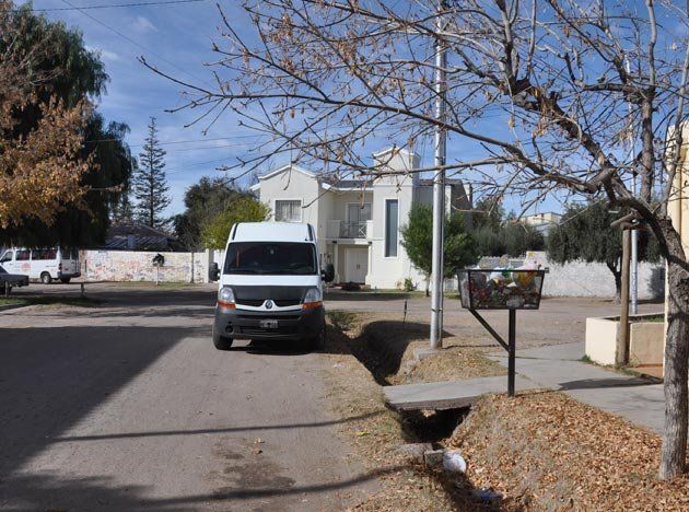 Robo de electrodomésticos y dólares en una vivienda