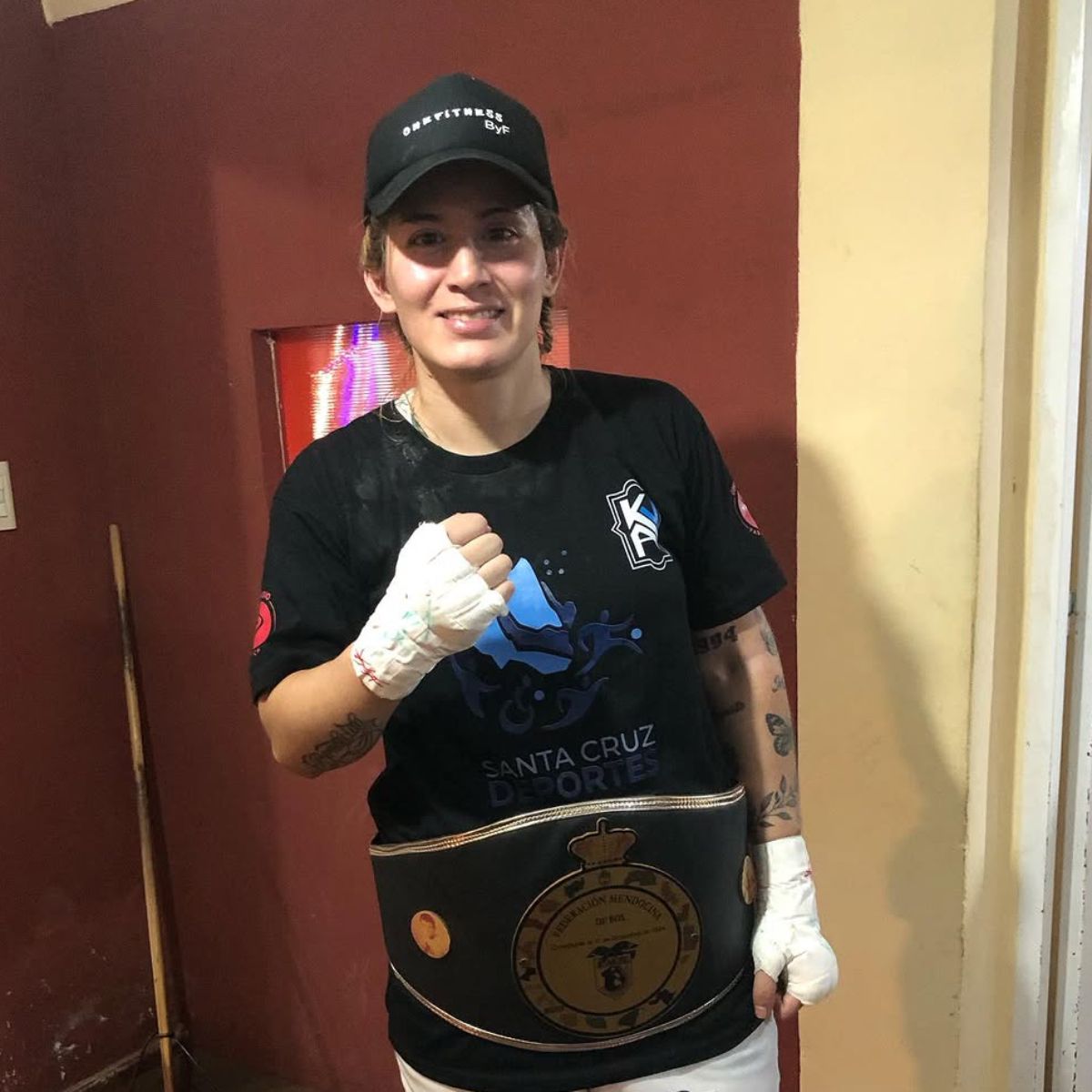 Karen Abigail Vega, orgullosa campeona superwelter de la Federaci&oacute;n Mendocina de Box.