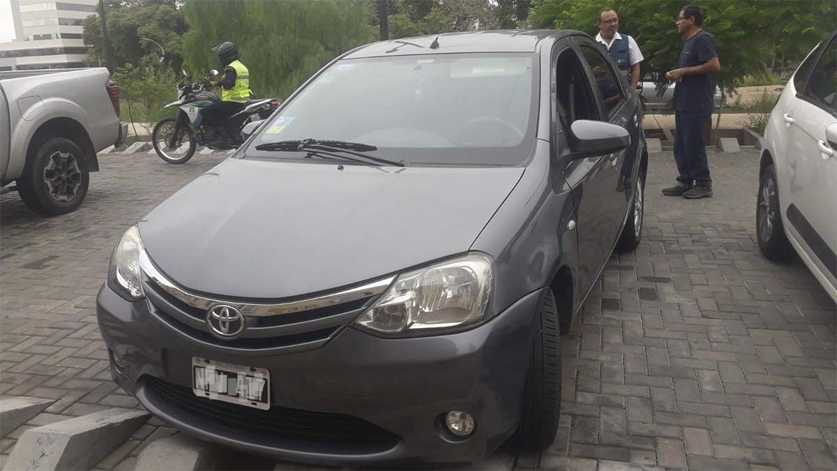 En uno de los casos se detectó que, en un viaje que tenía destino final la Terminal de Mendoza, el vehículo no presentaba permiso habilitante para el transporte de pasajeros.