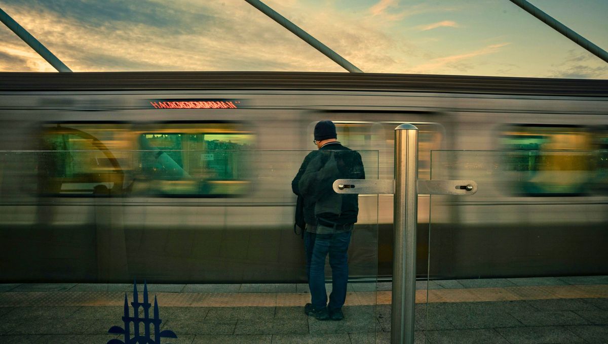 Filosofía japonesa: la metáfora del tren que enseña por qué reconocer un error a tiempo puede cambiar la vida