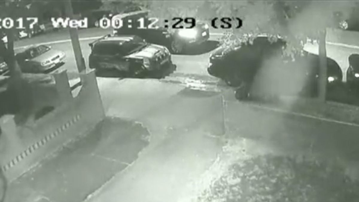 Se hartó de que le bloquearan el garage y esto hizo