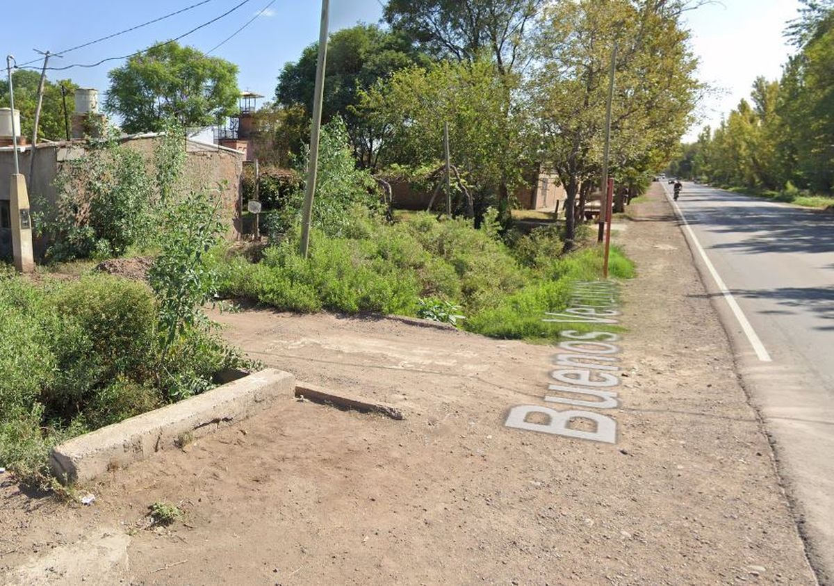 En callejón Lillo y Buenos Vecinos de Guaymallén le robaron el auto a una mujer.