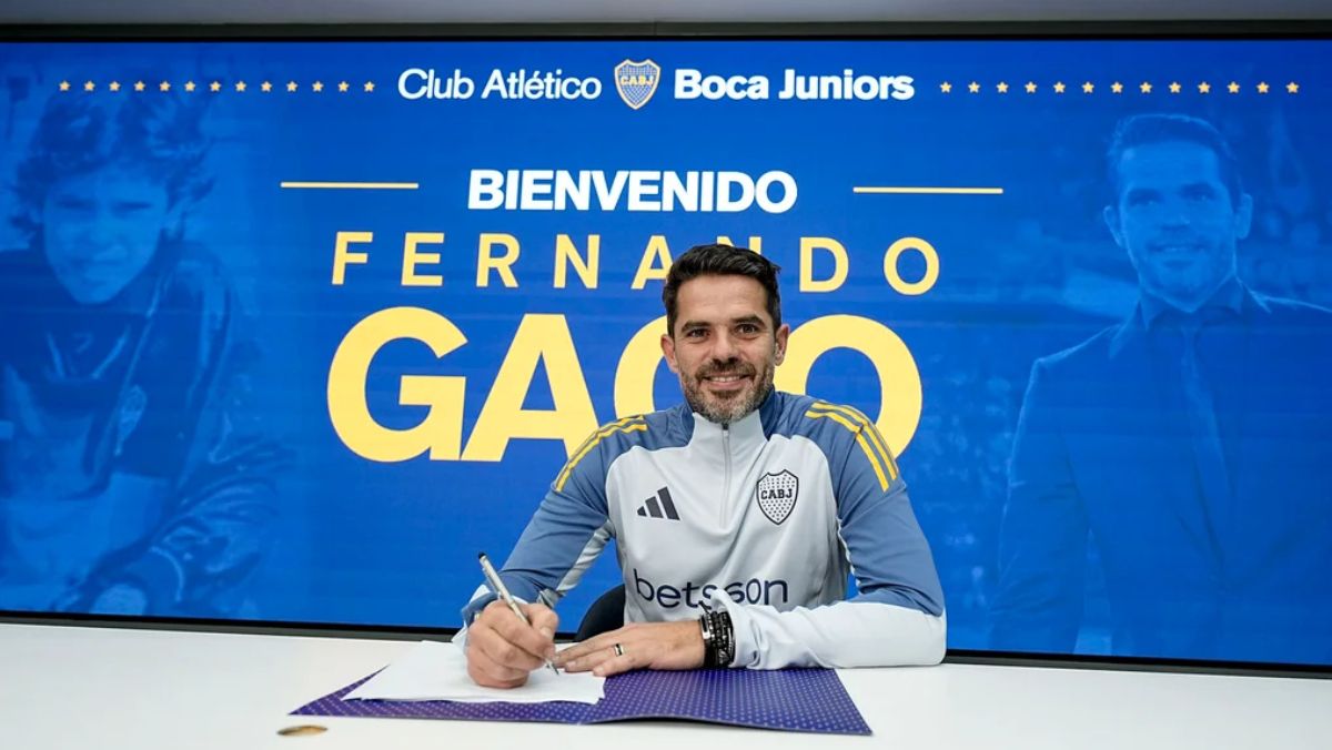 Puso la firma. Fernando Gago ya es oficialmente el entrenador del plantel superios de Boca Juniors.