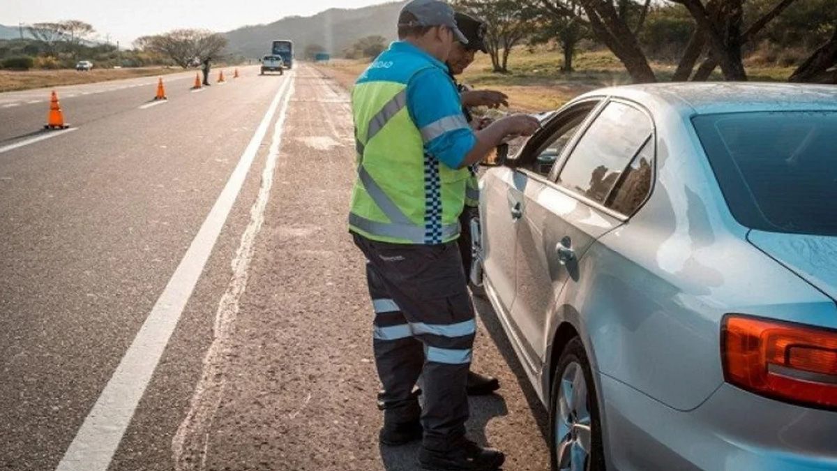 Los controles que realiza la Agencia Nacional de Seguridad Vial son exigentes y por eso hay que llevar todos los elementos Los controles que realiza la Agencia Nacional de Seguridad Vial son exigentes y por eso hay que llevar todos los elementos