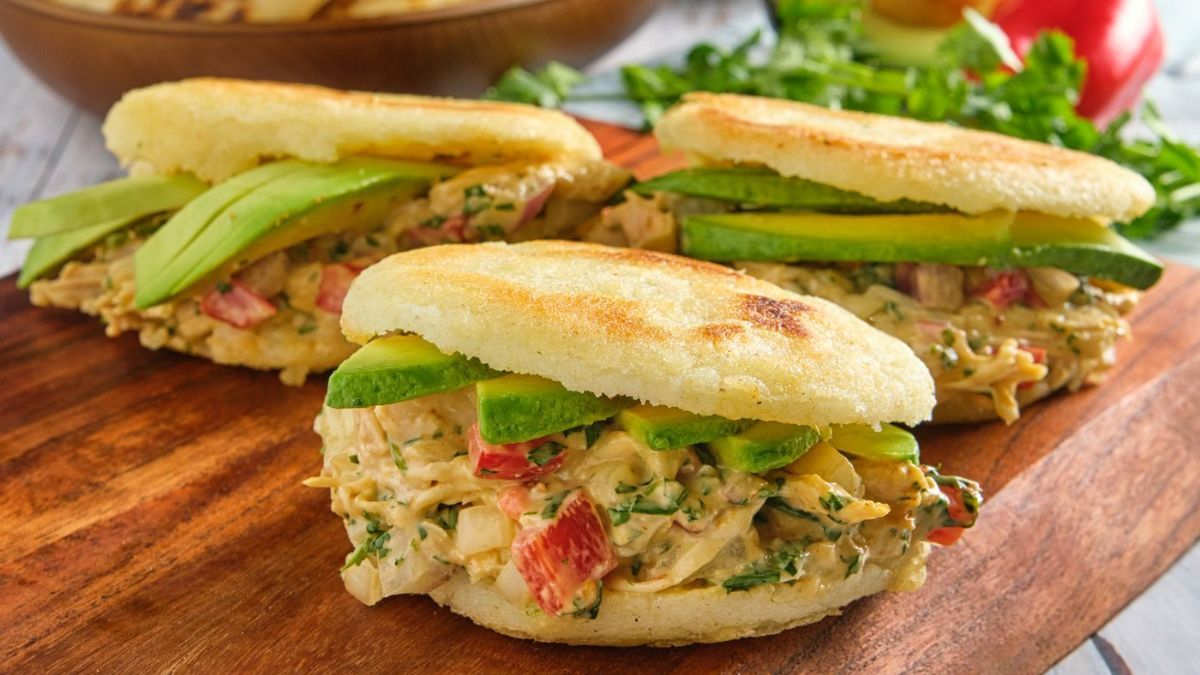 Arepas venezolanas: la receta del pan tradicional con solo 4 ingredientes y rellenos clásicos irresistibles