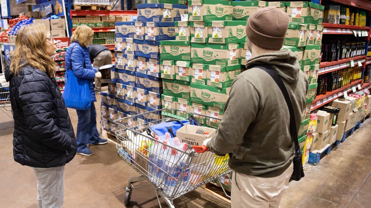 La única causa de la inflación es el incremento de la oferta monetaria por encima de su demanda. La única causa de la inflación es el incremento de la oferta monetaria por encima de su demanda.