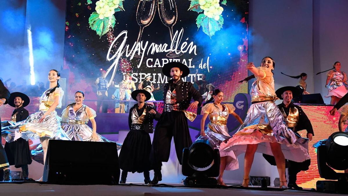 El espectáculo Viaje al corazón de Guaymallén se extendió hasta este sábado a la madrugada. El espectáculo Viaje al corazón de Guaymallén se extendió hasta este sábado a la madrugada.