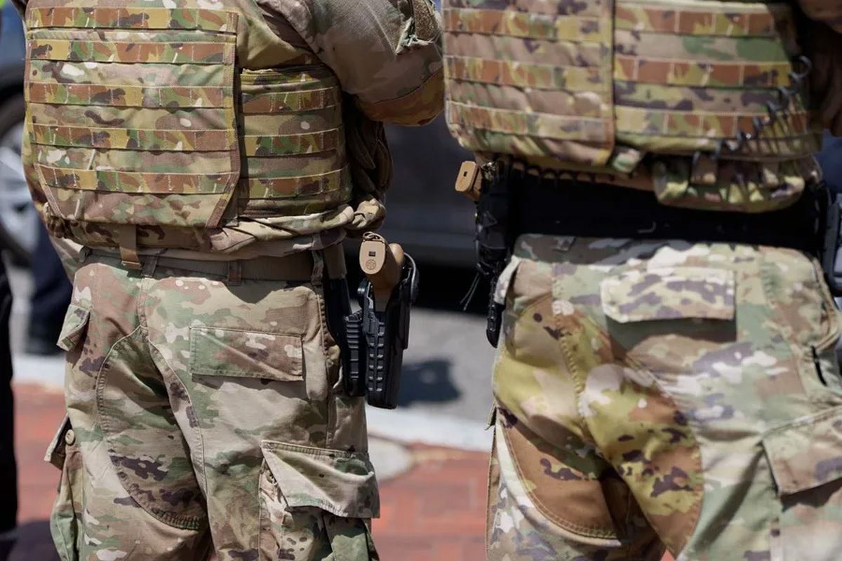 Miembros armados de la Guardia Nacional de Estados Unidos. Donald Trump anunció que enviará efectivos a Tennesse. Crédito. EFE/EPA/ Aaron Schwartz Miembros armados de la Guardia Nacional de Estados Unidos. Donald Trump anunció que enviará efectivos a Tennesse. Crédito. EFE/EPA/ Aaron Schwartz