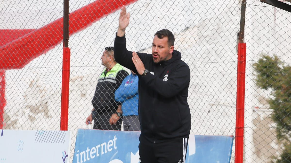 El Ogro Fabbiani volvió a Mendoza, esta vez como DT de Riestra