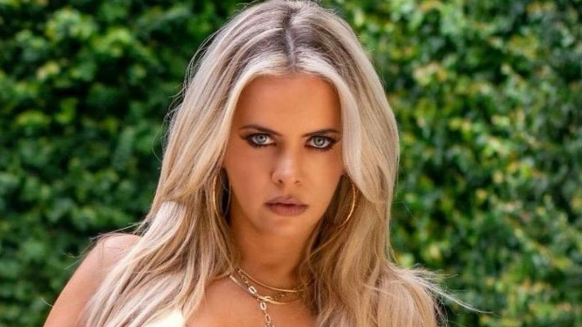 El álbum de Alejandra Maglietti que prendió fuego la playa.