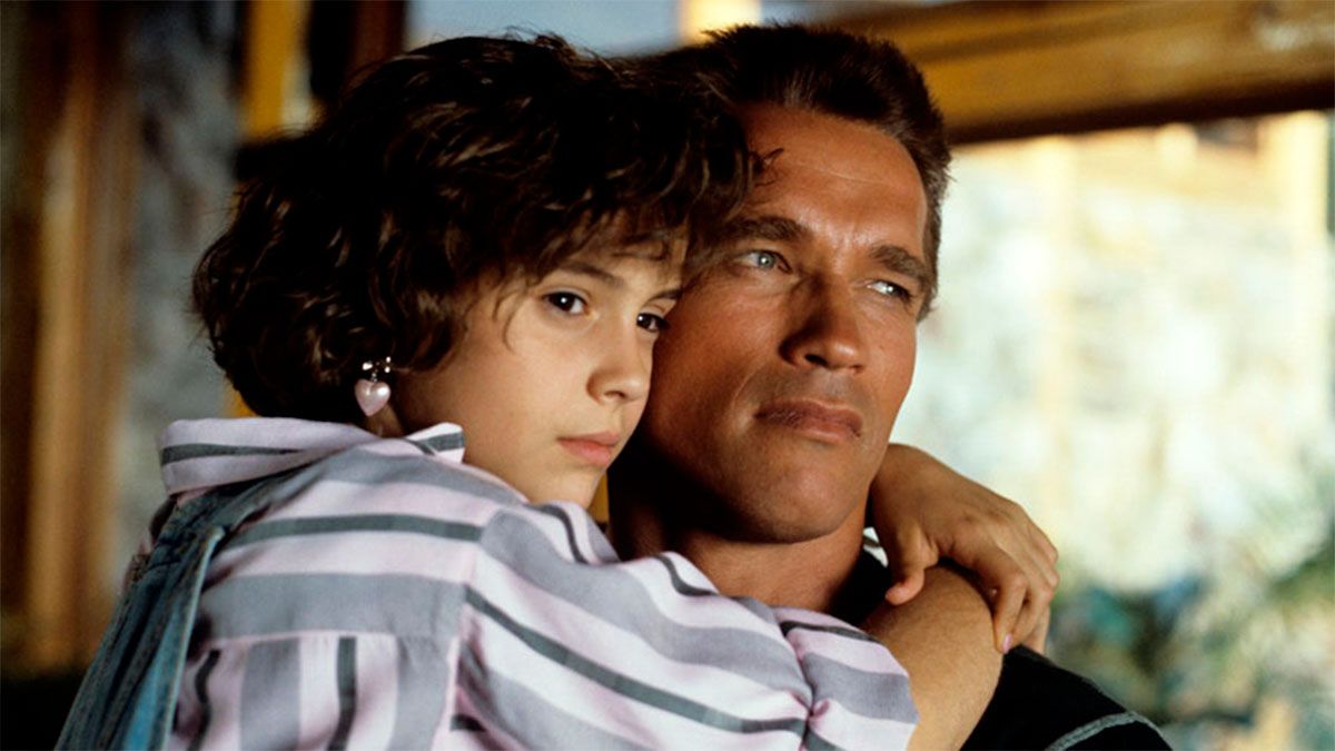 A casi 40 años, así luce la actriz que junto a Arnold Schwarzenegger protagonizaron Comando