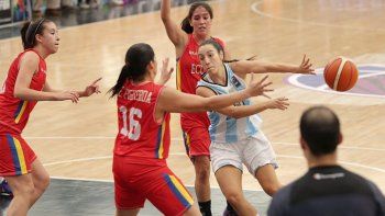 Buen debut en el Sudamericano femenino de básquetbol