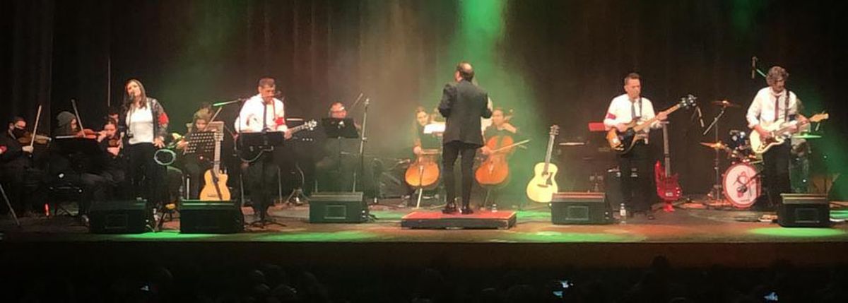 Superhéroes y el ensamble Cosmigonón bajo la batuta de Víctor Armendáriz. Superhéroes y el ensamble Cosmigonón bajo la batuta de Víctor Armendáriz.