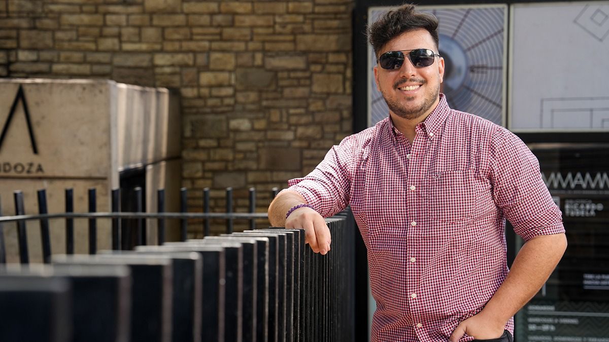 A su trabajo como abogado en un estudio de California, Hernán suma para este año varios proyectos artísticos, entre ellos exposiciones en Europa. A su trabajo como abogado en un estudio de California, Hernán suma para este año varios proyectos artísticos, entre ellos exposiciones en Europa.