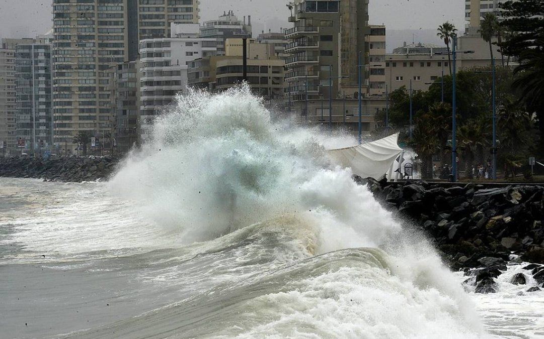 Las marejadas llegaron con gran violencia a la costa chilena.