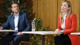 El gobernador Rodolfo Suarez y la referente del PJ, Anabel Fernández Sagasti. El tratamiento del presupuesto muestra que siempre las relaciones políticas pueden ser peores.