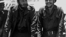 Las cenizas de Fidel Castro se unieron a las del Che Guevara durante el recorrido por Cuba