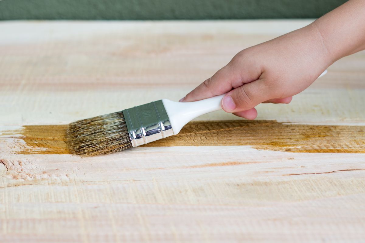 Cómo hacer un barniz casero para tus proyectos DIY del hogar